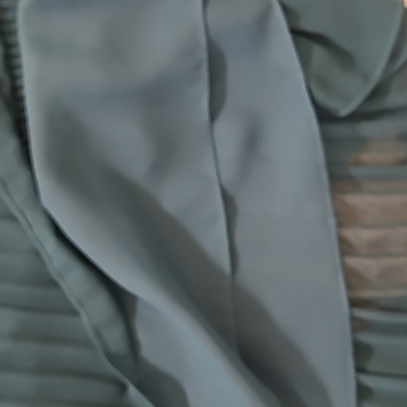 ❤️Astr teal green chiffon pleated lined sleeveless top - Picture 7 of 7